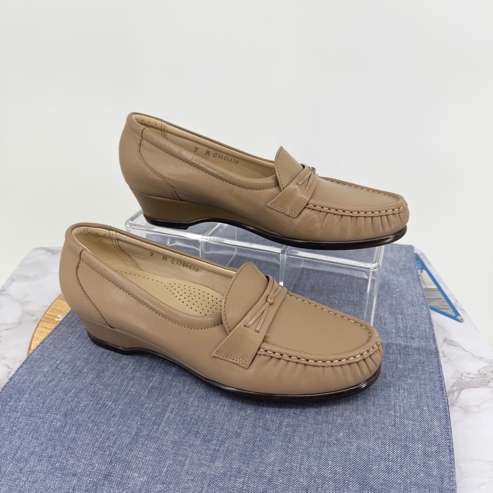 SAS Loafers Womens 7 M Taupe Leather Wedge Heel Tripad Comfort Shoes C2164625